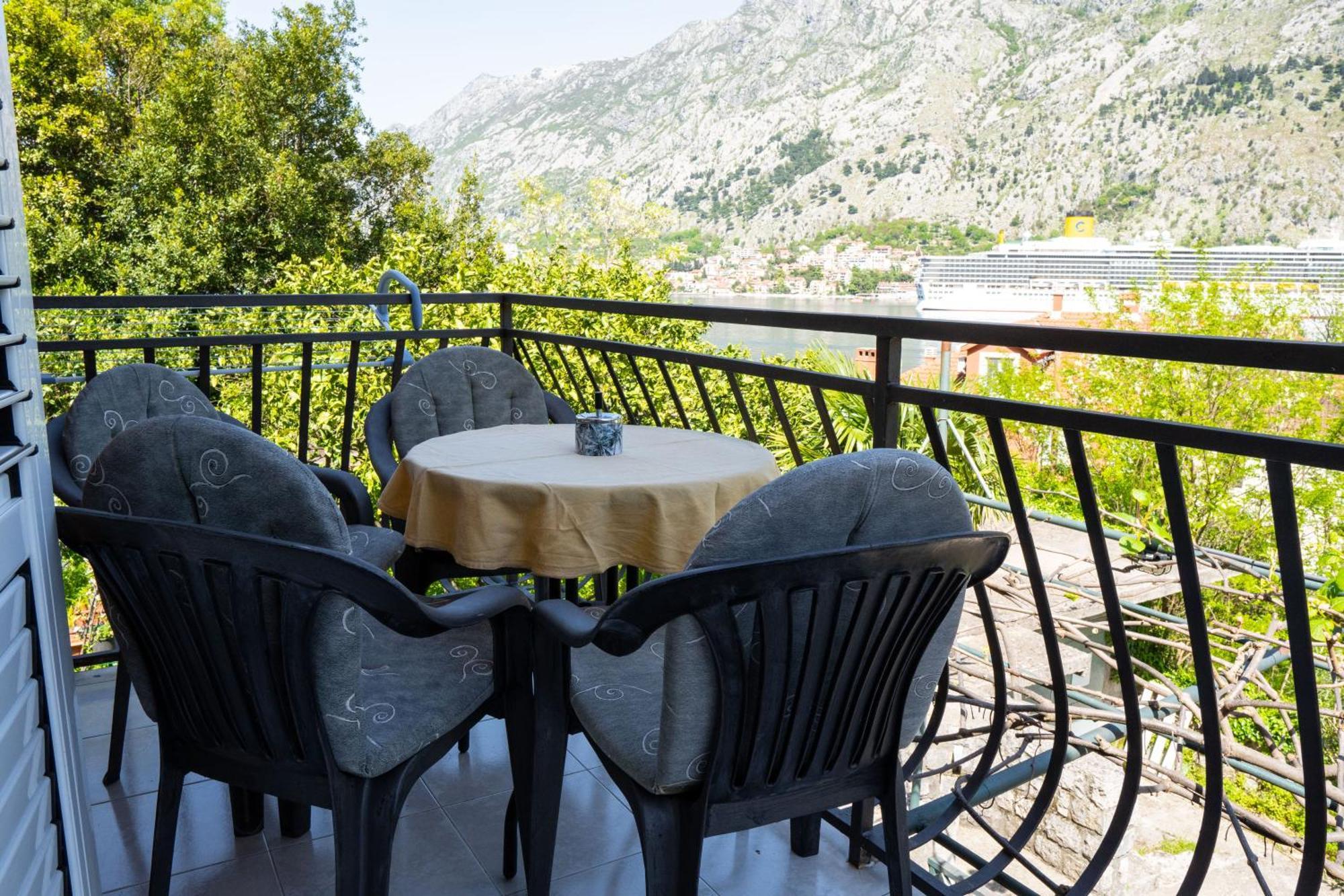 M&B Apartment Kotor Exterior photo